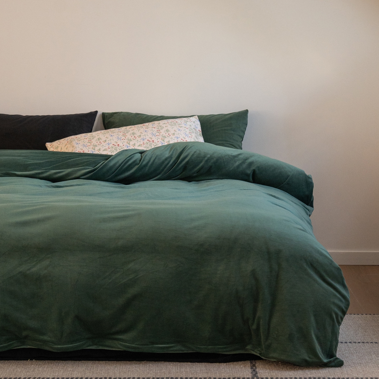 91家纺网 家纺一手货源 找家纺 例外 2025新款高克重天鹅绒四件套-时光里 时光里-墨绿