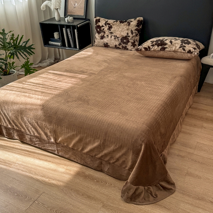 91家纺网 家纺一手货源 找家纺 乐窝家纺仓储 2025新款【8斤重】轻奢复古高克重美拉德兔兔绒牛奶绒床单款床笠款床盖款四件套单床单单被套枕套（日发50套优惠8元一套） 花语