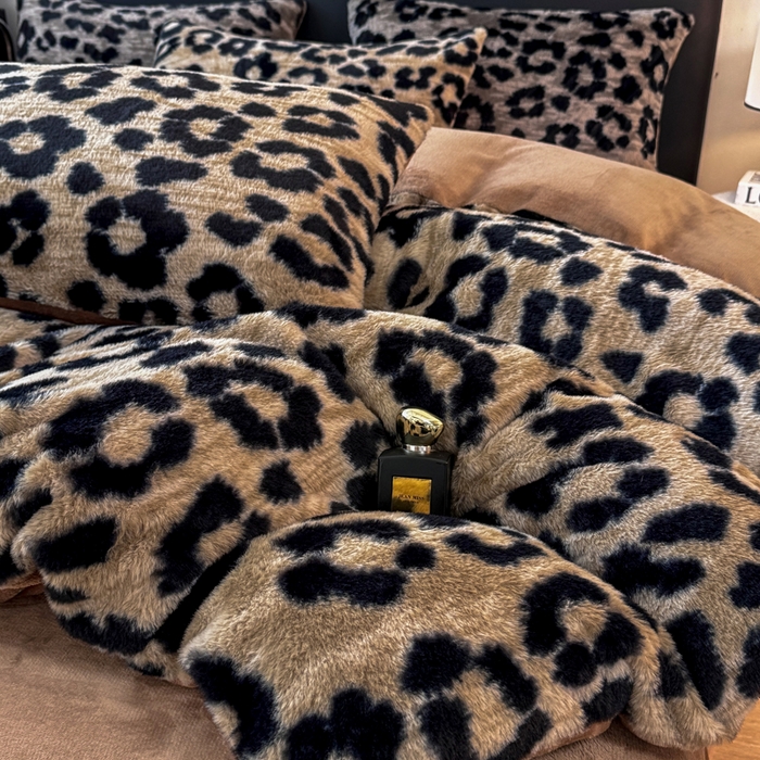 91家纺网 家纺一手货源 找家纺 （总）乐窝家纺仓储 2025新款【8斤重】轻奢复古高克重美拉德兔兔绒牛奶绒床单款床笠款床盖款四件套单床单单被套枕套（日发50套优惠8元一套）