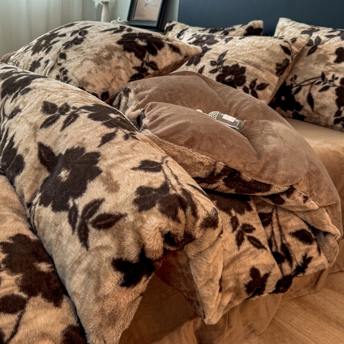 91家纺网 家纺一手货源 找家纺 乐窝家纺仓储 2025新款【8斤重】轻奢复古高克重美拉德兔兔绒牛奶绒床单款床笠款床盖款四件套单床单单被套枕套（日发50套优惠8元一套） 花语