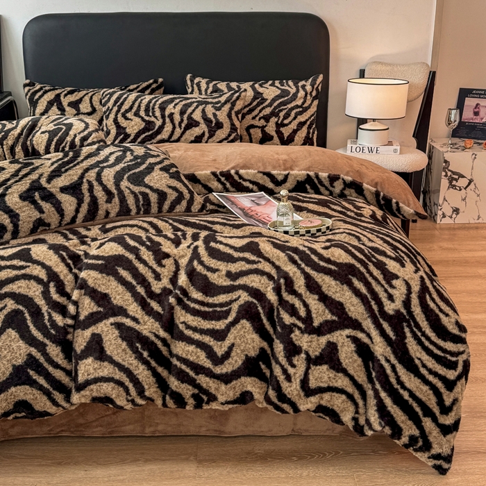 91家纺网 家纺一手货源 找家纺 乐窝家纺仓储 2025新款【8斤重】轻奢复古高克重美拉德兔兔绒牛奶绒床单款床笠款床盖款四件套单床单单被套枕套（日发50套优惠8元一套） 虎纹