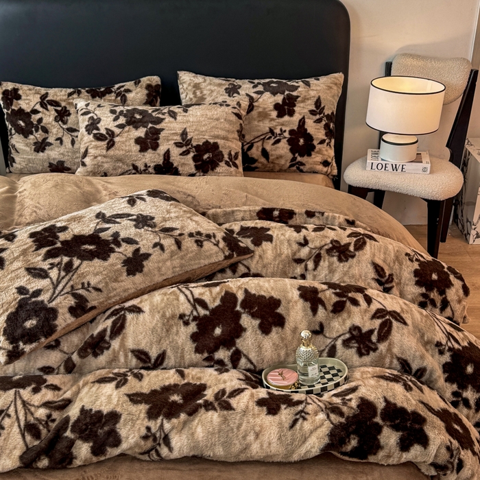 91家纺网 家纺一手货源 找家纺 乐窝家纺仓储 2025新款【8斤重】轻奢复古高克重美拉德兔兔绒牛奶绒床单款床笠款床盖款四件套单床单单被套枕套（日发50套优惠8元一套） 花语