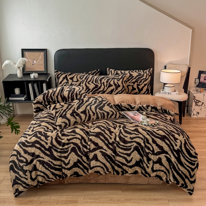 91家纺网 家纺一手货源 找家纺 乐窝家纺仓储 2025新款【8斤重】轻奢复古高克重美拉德兔兔绒牛奶绒床单款床笠款床盖款四件套单床单单被套枕套（日发50套优惠8元一套） 虎纹