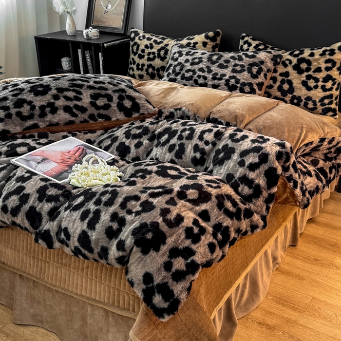 91家纺网 家纺一手货源 找家纺 乐窝家纺仓储 2025新款【8斤重】轻奢复古高克重美拉德兔兔绒牛奶绒床单款床笠款床盖款四件套单床单单被套枕套（日发50套优惠8元一套） 豹纹灰