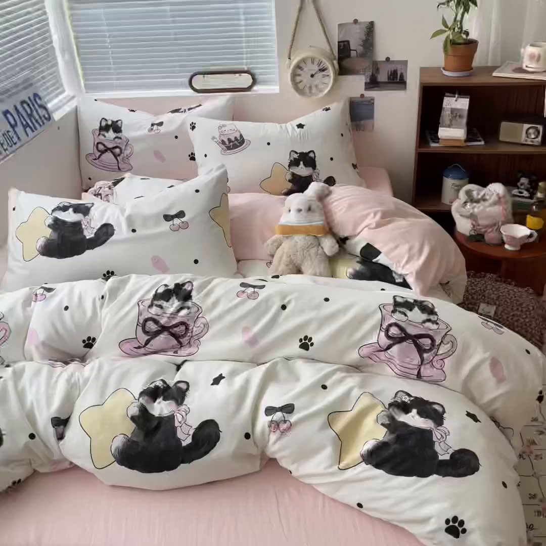 91家纺网 家纺一手货源 找家纺 优承佳生活馆 2026新款洛丽塔风水洗印花四件套学生三件套单被套系列 茶杯猫猫