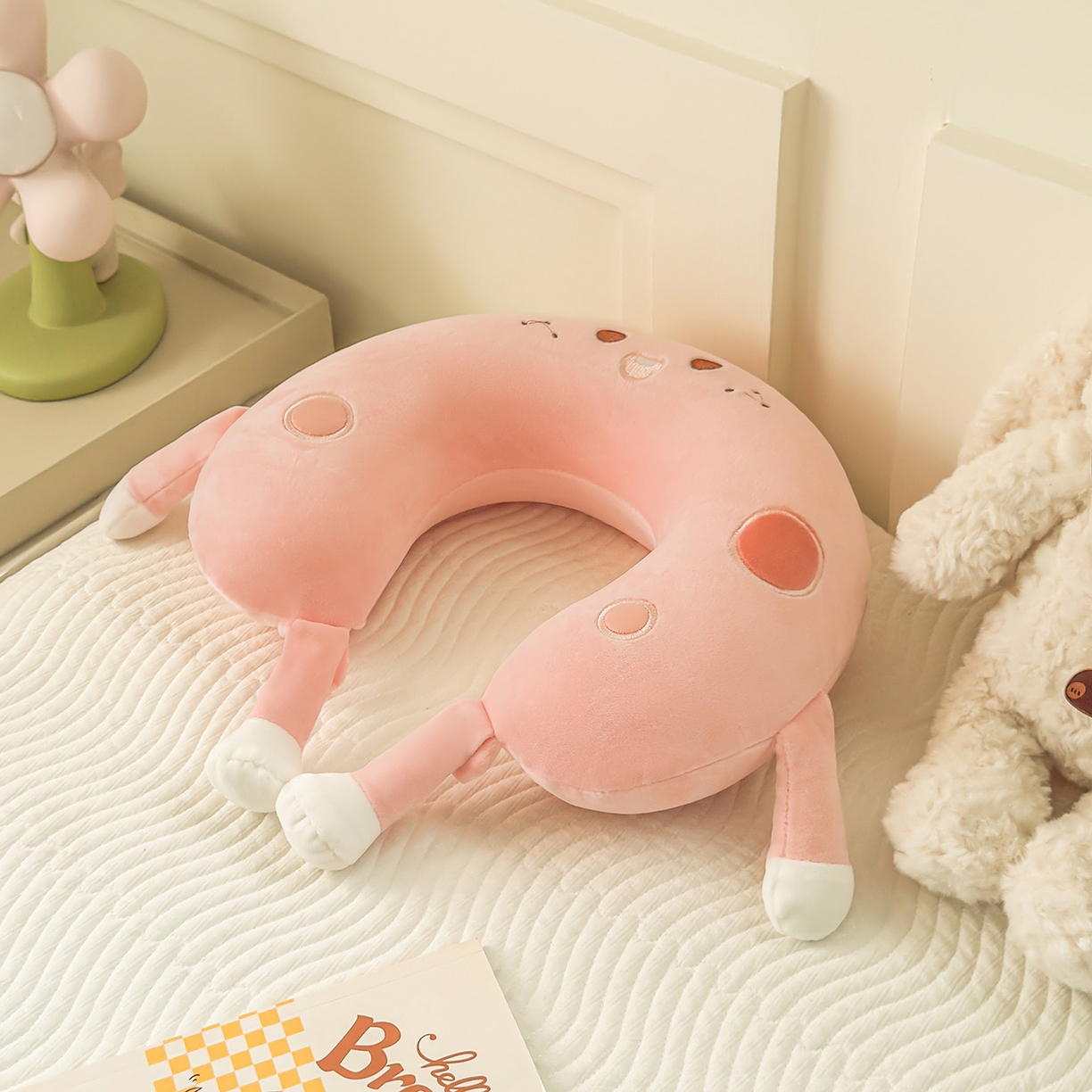 91家纺网 家纺一手货源 找家纺 云熙枕业 2025新款婴儿绒U型记忆棉便携午睡护颈枕枕头枕芯 卡通U型枕-粉色