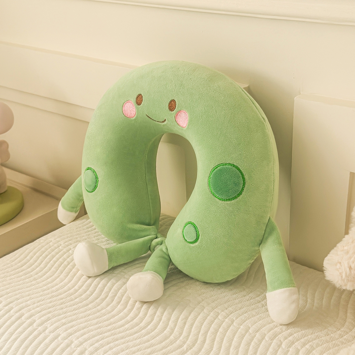 91家纺网 家纺一手货源 找家纺 云熙枕业 2025新款婴儿绒U型记忆棉便携午睡护颈枕枕头枕芯 卡通U型枕-绿色