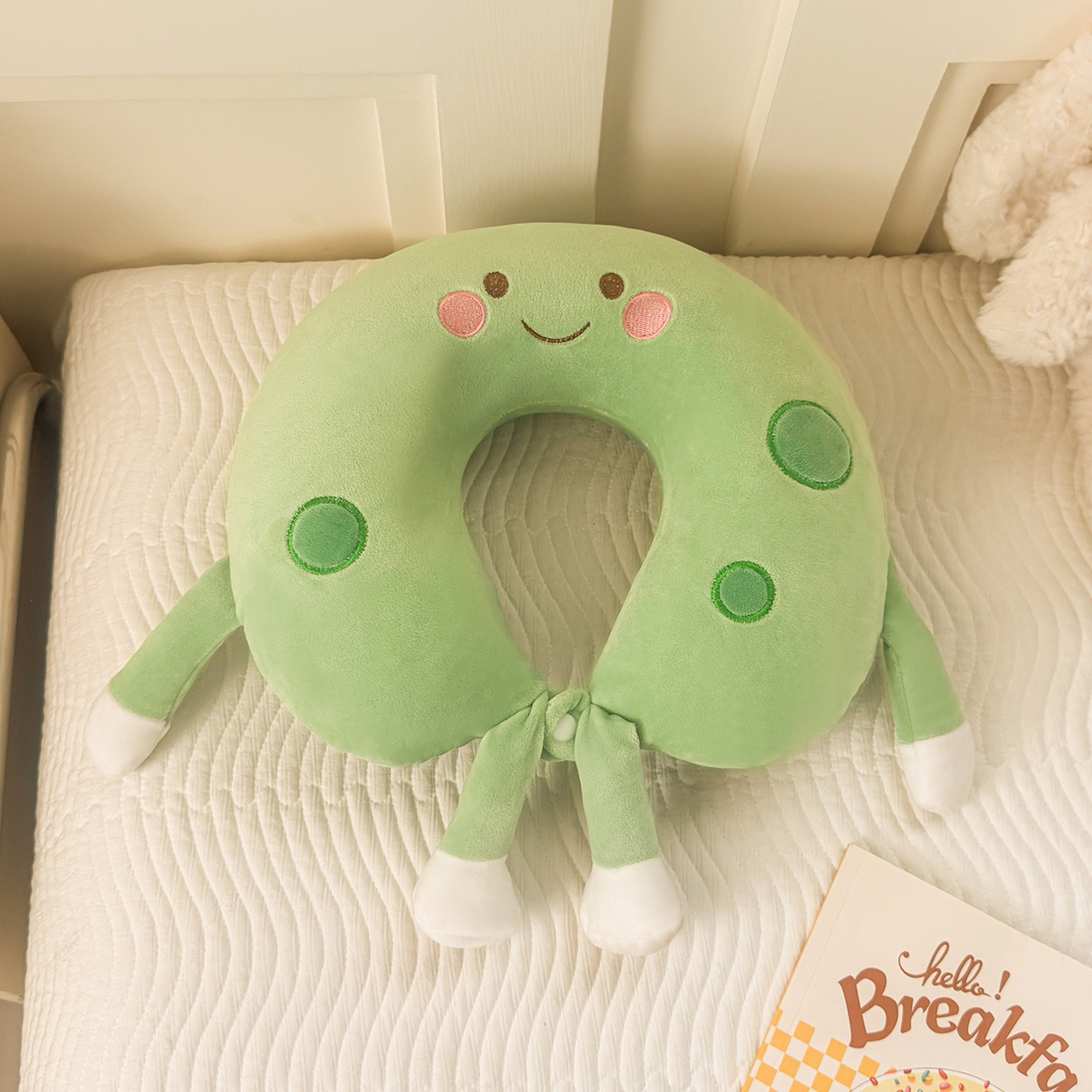 91家纺网 家纺一手货源 找家纺 云熙枕业 2025新款婴儿绒U型记忆棉便携午睡护颈枕枕头枕芯 卡通U型枕-绿色