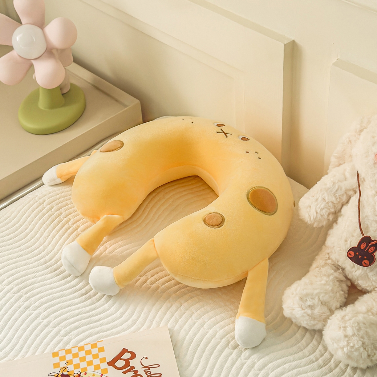 91家纺网 家纺一手货源 找家纺 云熙枕业 2025新款婴儿绒U型记忆棉便携午睡护颈枕枕头枕芯 卡通U型枕-黄色