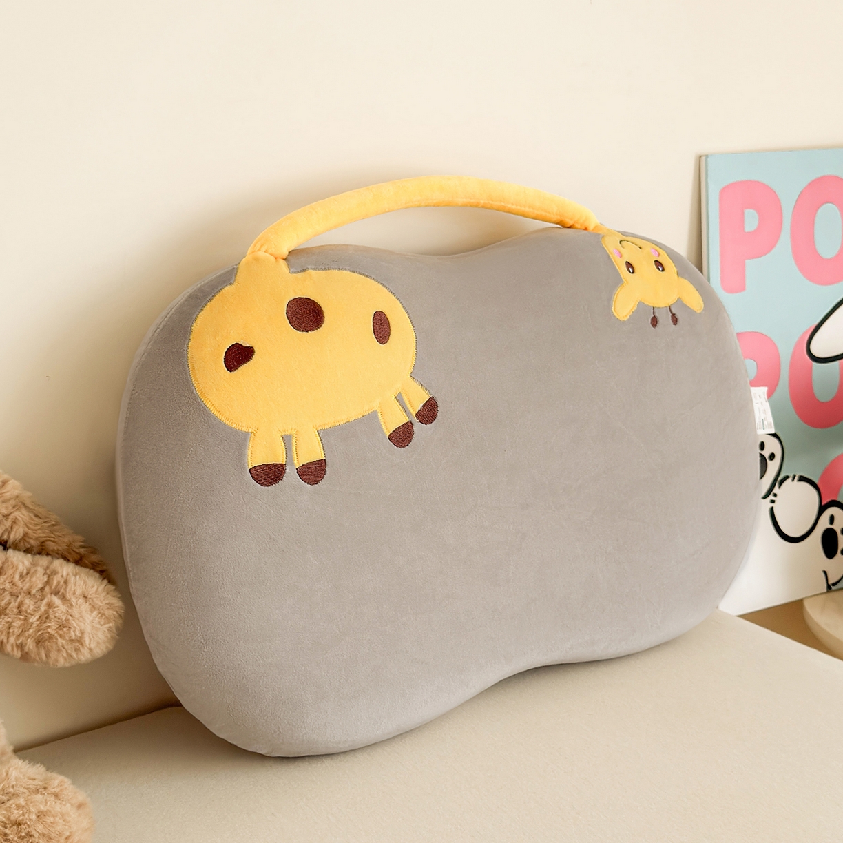 91家纺网 家纺一手货源 找家纺 云熙枕业 2025新款四面弹宝宝绒毛巾绣记忆棉猫肚枕枕头枕芯 猫肚枕-长颈鹿灰