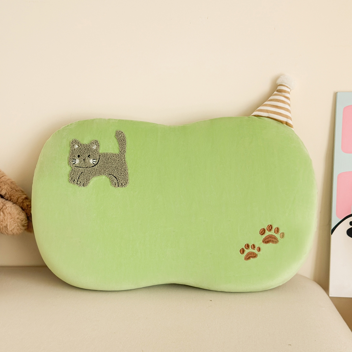 91家纺网 家纺一手货源 找家纺 云熙枕业 2025新款四面弹宝宝绒毛巾绣记忆棉猫肚枕枕头枕芯 猫肚枕-小猫绿