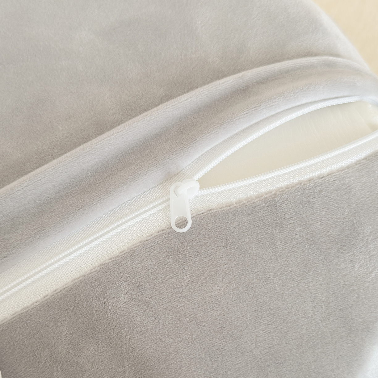 91家纺网 家纺一手货源 找家纺 云熙枕业 2025新款四面弹宝宝绒毛巾绣记忆棉猫肚枕枕头枕芯 猫肚枕-小猫灰