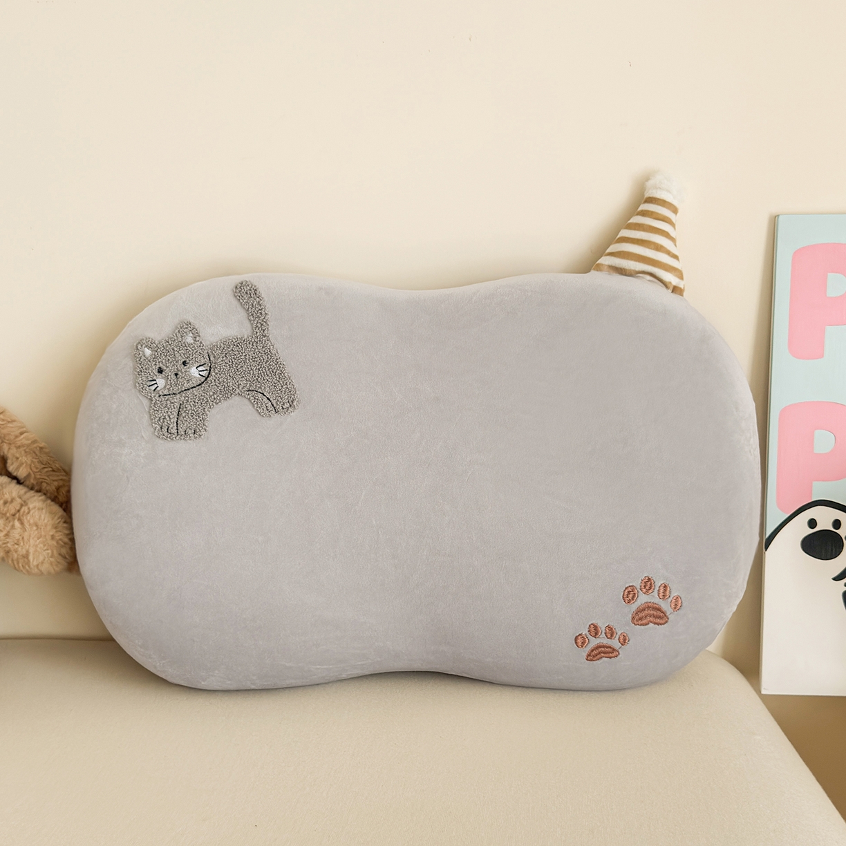 91家纺网 家纺一手货源 找家纺 云熙枕业 2025新款四面弹宝宝绒毛巾绣记忆棉猫肚枕枕头枕芯 猫肚枕-小猫灰