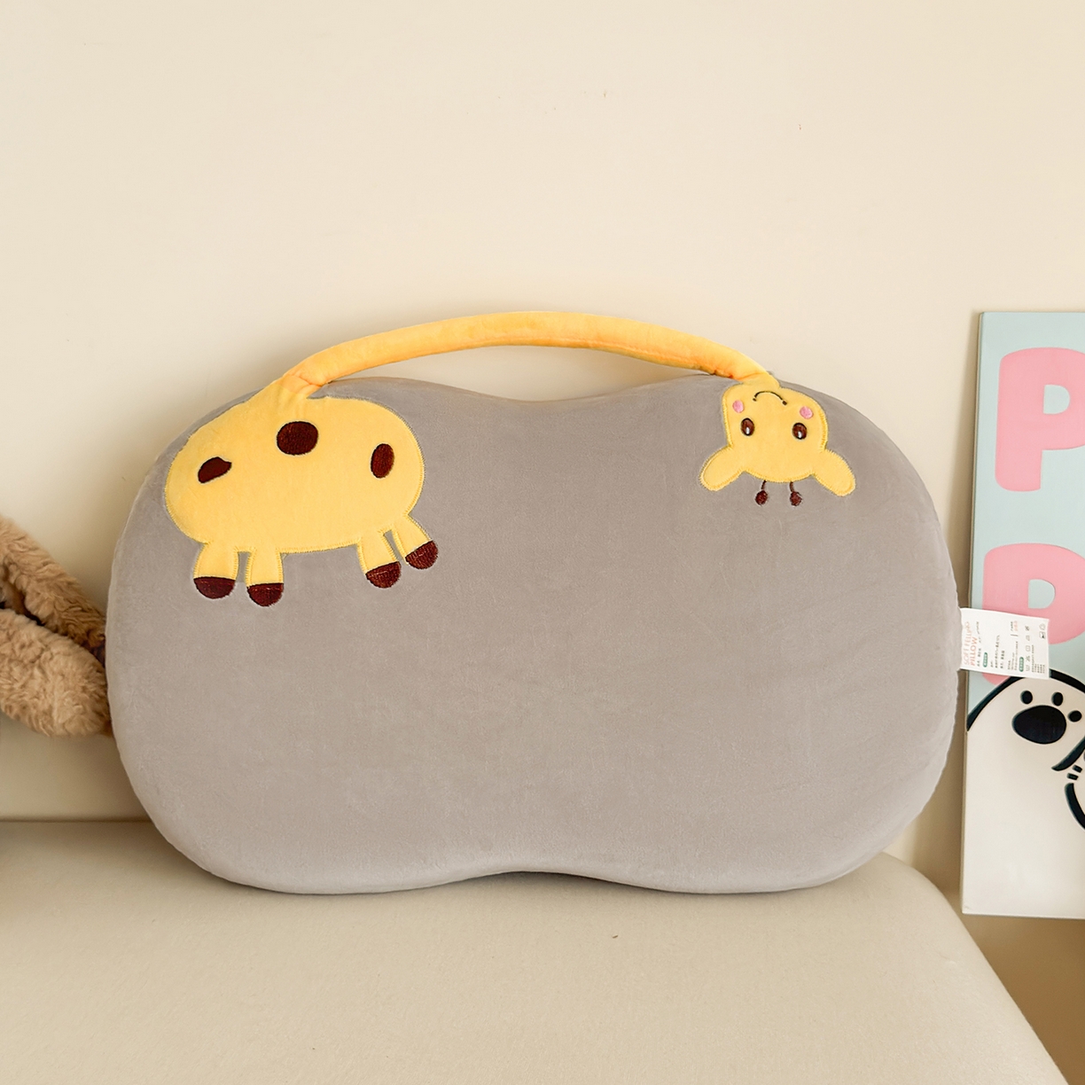 91家纺网 家纺一手货源 找家纺 云熙枕业 2025新款四面弹宝宝绒毛巾绣记忆棉猫肚枕枕头枕芯 猫肚枕-长颈鹿灰