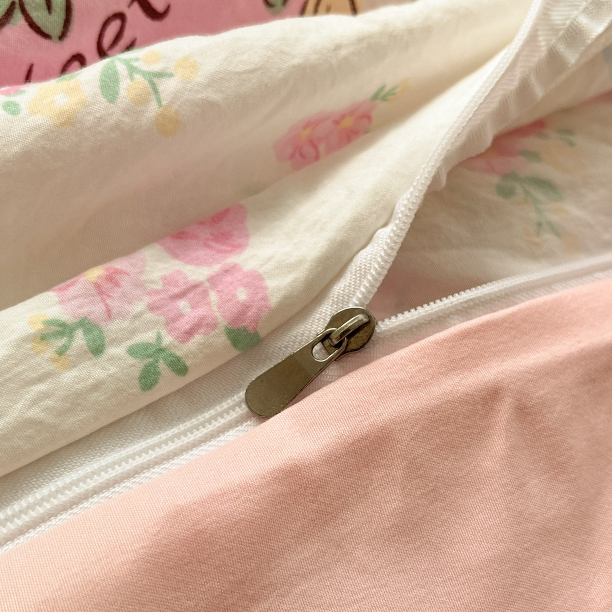 91家纺网 家纺一手货源 找家纺 优承佳生活馆 2026新款洛丽塔风水洗印花四件套学生三件套单被套系列 卖萌咪咪