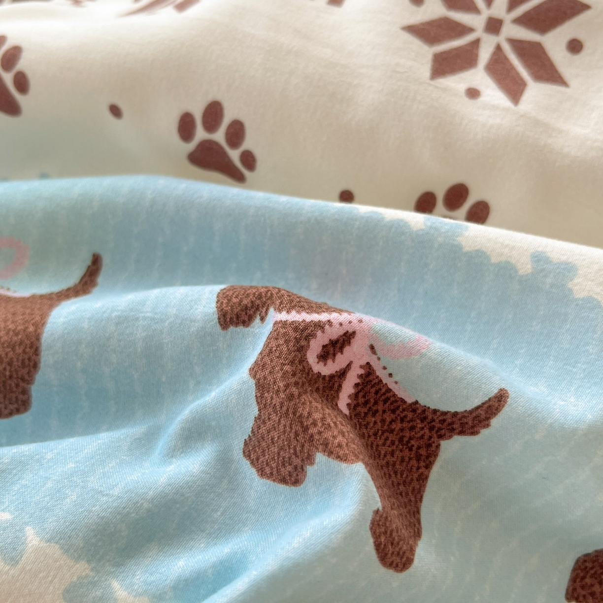 91家纺网 家纺一手货源 找家纺 优承佳生活馆 2026新款洛丽塔风水洗印花四件套学生三件套单被套系列 排队汪汪