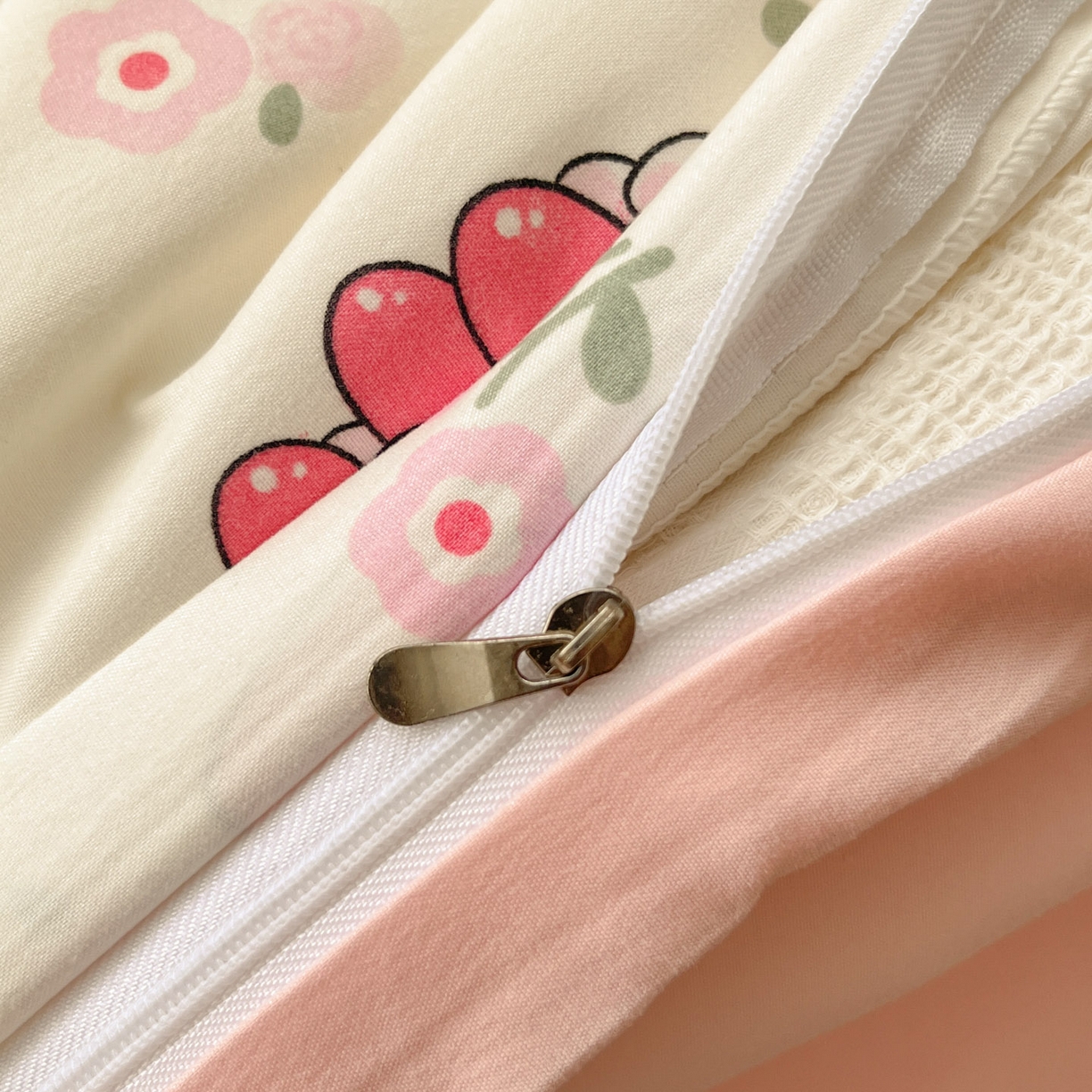 91家纺网 家纺一手货源 找家纺 优承佳生活馆 2026新款洛丽塔风水洗印花四件套学生三件套单被套系列 甜心萌物