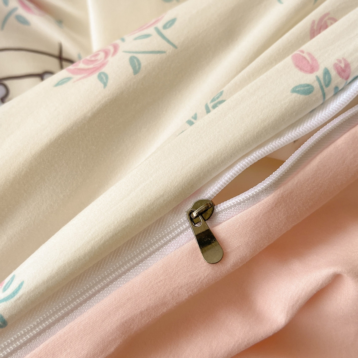 91家纺网 家纺一手货源 找家纺 优承佳生活馆 2026新款洛丽塔风水洗印花四件套学生三件套单被套系列 休闲小熊