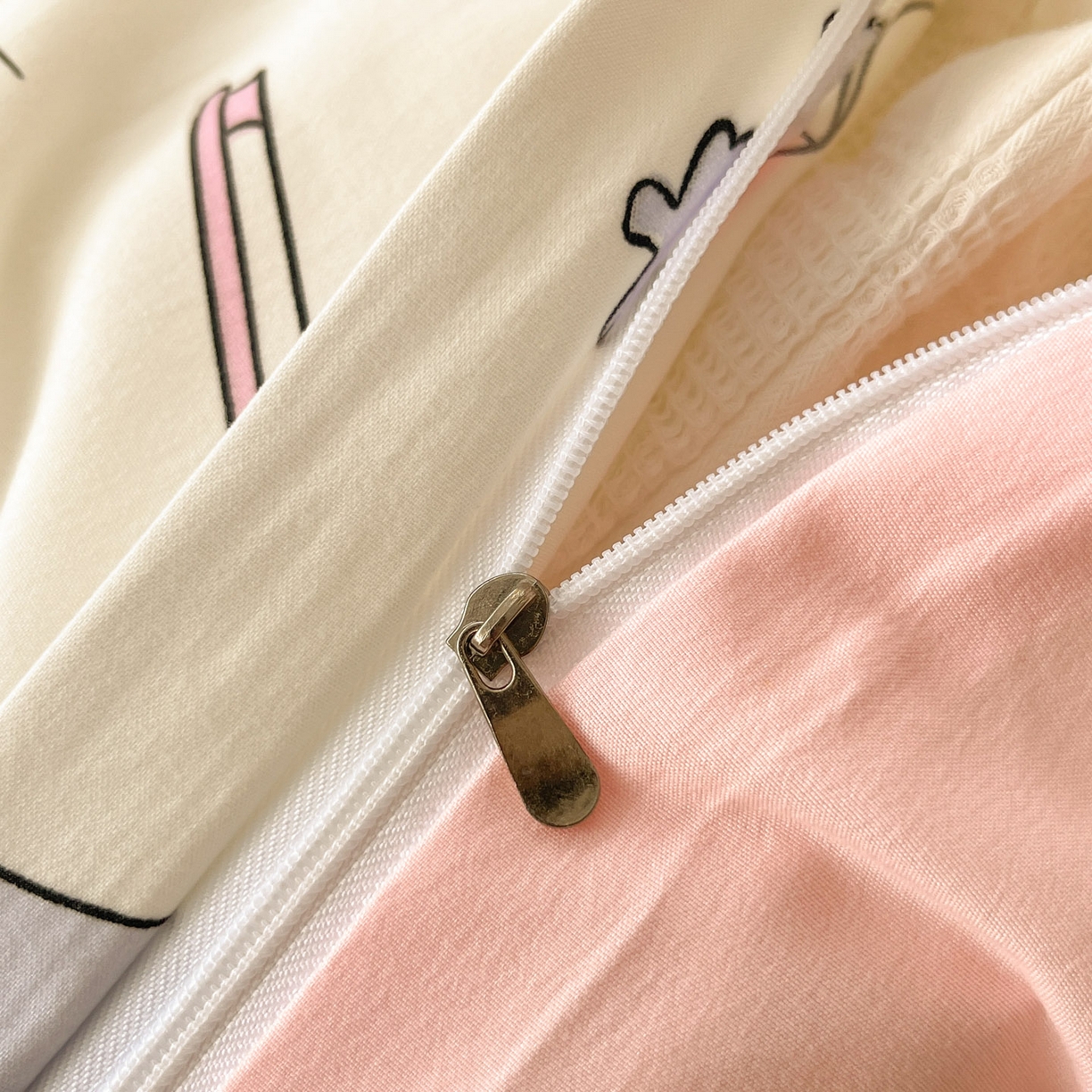 91家纺网 家纺一手货源 找家纺 优承佳生活馆 2026新款洛丽塔风水洗印花四件套学生三件套单被套系列 音乐鉴赏