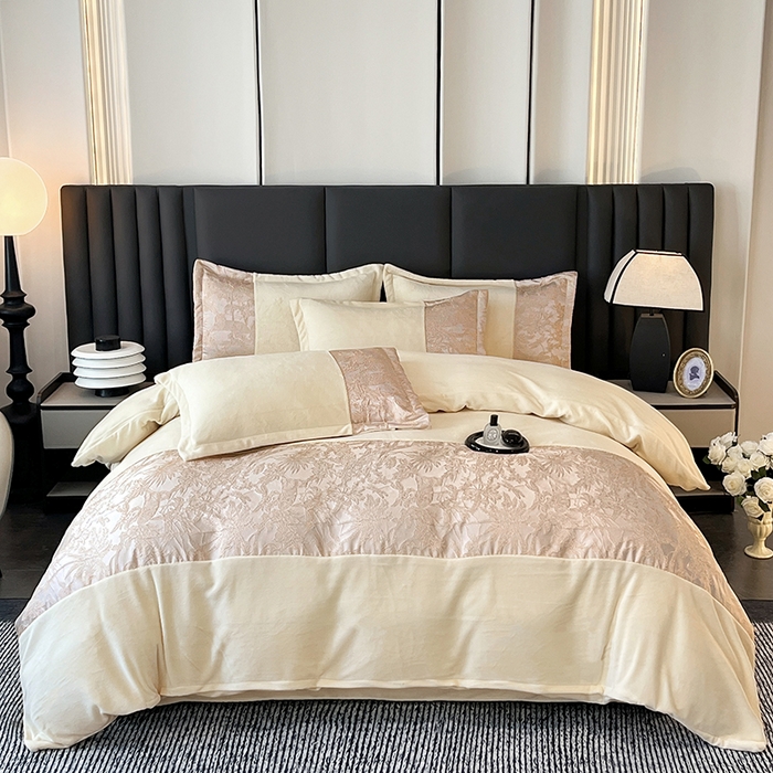 91家纺网 家纺一手货源 找家纺 富宁家纺 2025新款立体雕花牛奶绒绣花四件套-洛卡玫瑰系列 洛卡白