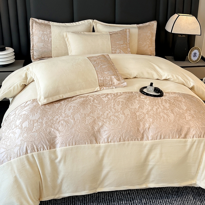 91家纺网 家纺一手货源 找家纺 富宁家纺 2025新款立体雕花牛奶绒绣花四件套-洛卡玫瑰系列 洛卡白