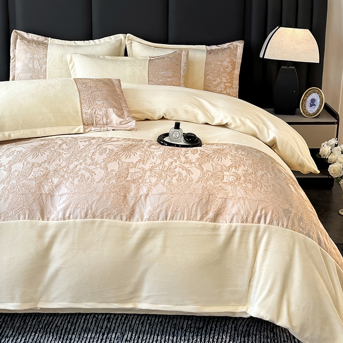 91家纺网 家纺一手货源 找家纺 富宁家纺 2025新款立体雕花牛奶绒绣花四件套-洛卡玫瑰系列 洛卡白