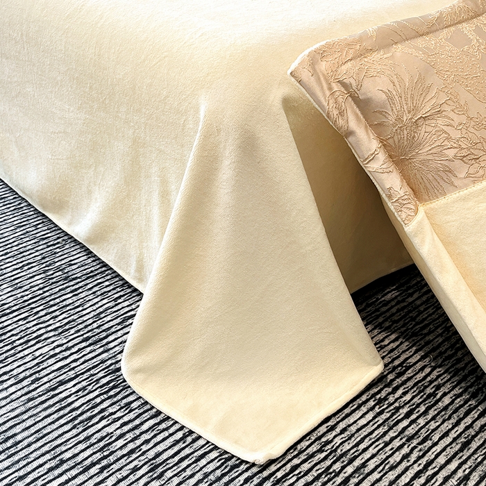 91家纺网 家纺一手货源 找家纺 富宁家纺 2025新款立体雕花牛奶绒绣花四件套-洛卡玫瑰系列 洛卡白