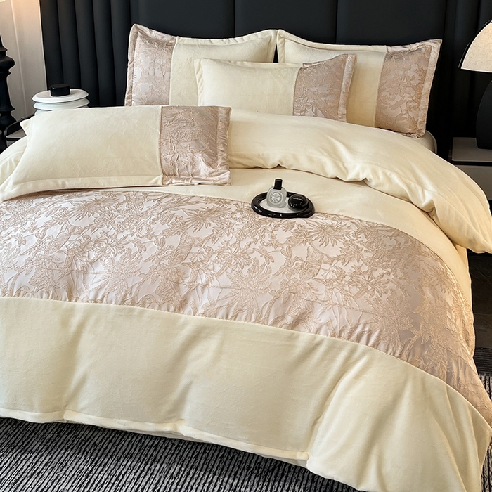 91家纺网 家纺一手货源 找家纺 富宁家纺 2025新款立体雕花牛奶绒绣花四件套-洛卡玫瑰系列 洛卡白