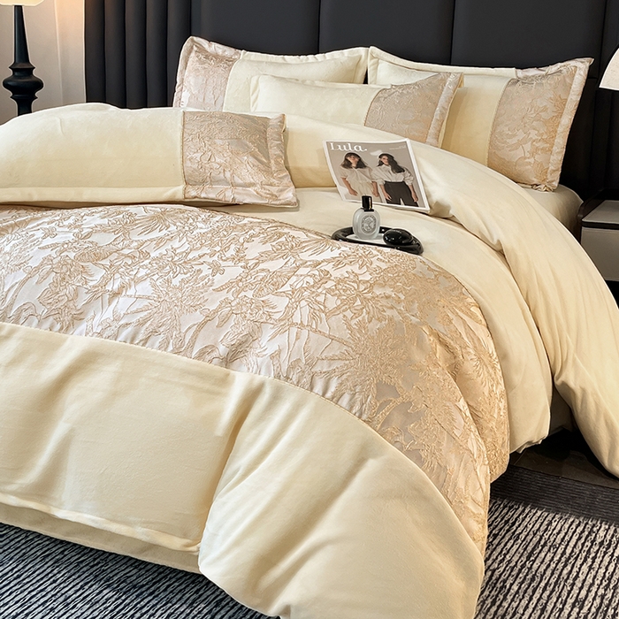 91家纺网 家纺一手货源 找家纺 富宁家纺 2025新款立体雕花牛奶绒绣花四件套-洛卡玫瑰系列 洛卡白