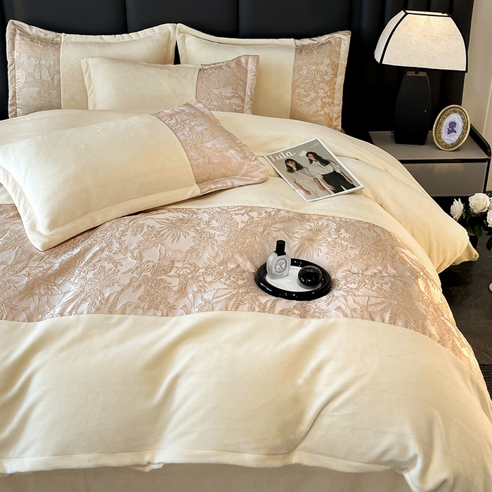 91家纺网 家纺一手货源 找家纺 富宁家纺 2025新款立体雕花牛奶绒绣花四件套-洛卡玫瑰系列 洛卡白