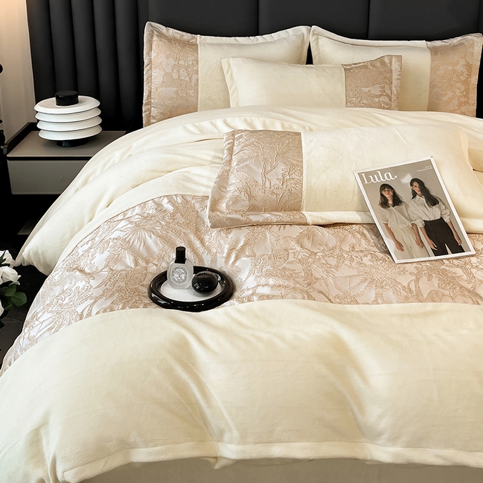 91家纺网 家纺一手货源 找家纺 富宁家纺 2025新款立体雕花牛奶绒绣花四件套-洛卡玫瑰系列 洛卡白