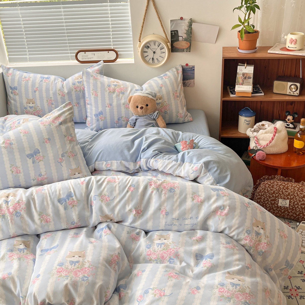 91家纺网 家纺一手货源 找家纺 优承佳生活馆 2026新款洛丽塔风水洗印花四件套学生三件套单被套系列 优雅小猫