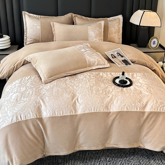 91家纺网 家纺一手货源 找家纺 富宁家纺 2025新款立体雕花牛奶绒绣花四件套-洛卡玫瑰系列 洛卡咖