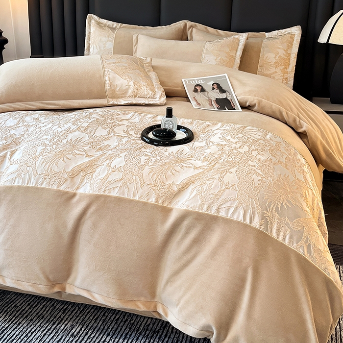 91家纺网 家纺一手货源 找家纺 富宁家纺 2025新款立体雕花牛奶绒绣花四件套-洛卡玫瑰系列 洛卡咖