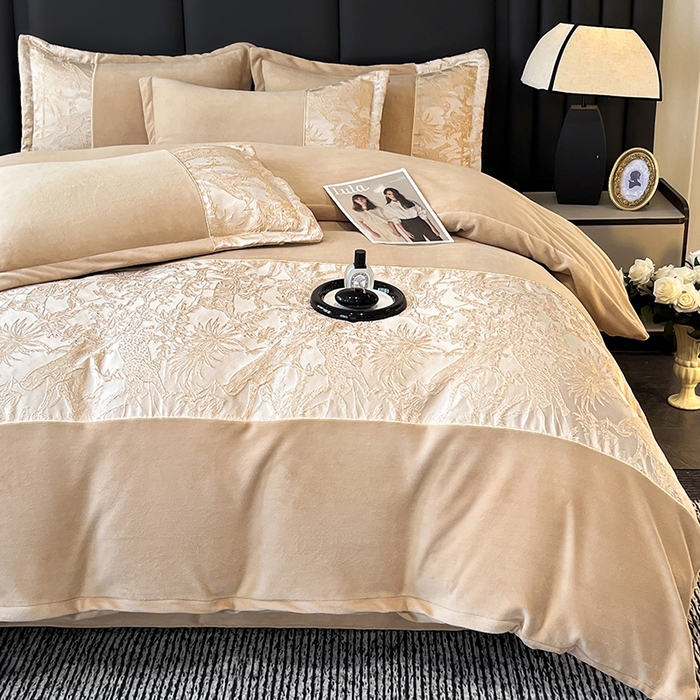 91家纺网 家纺一手货源 找家纺 富宁家纺 2025新款立体雕花牛奶绒绣花四件套-洛卡玫瑰系列 洛卡咖