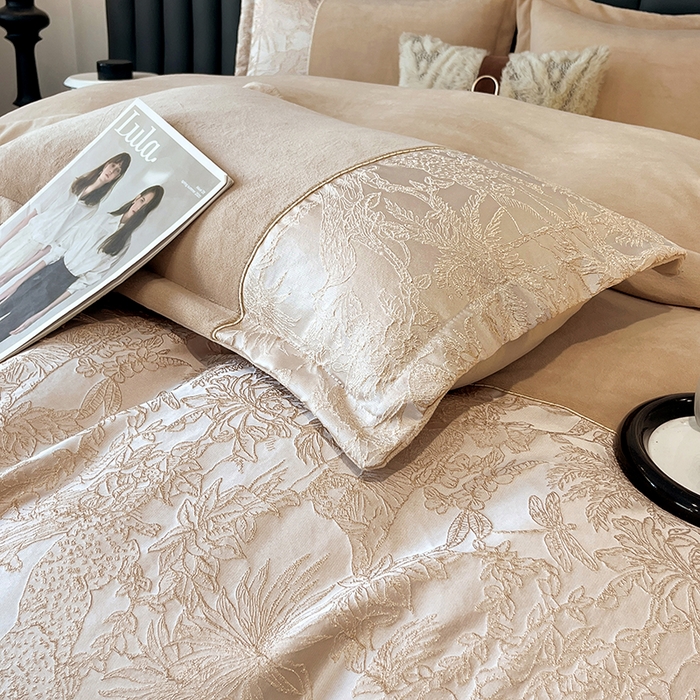 91家纺网 家纺一手货源 找家纺 富宁家纺 2025新款立体雕花牛奶绒绣花四件套-洛卡玫瑰系列 洛卡咖