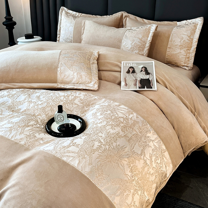 91家纺网 家纺一手货源 找家纺 富宁家纺 2025新款立体雕花牛奶绒绣花四件套-洛卡玫瑰系列 洛卡咖