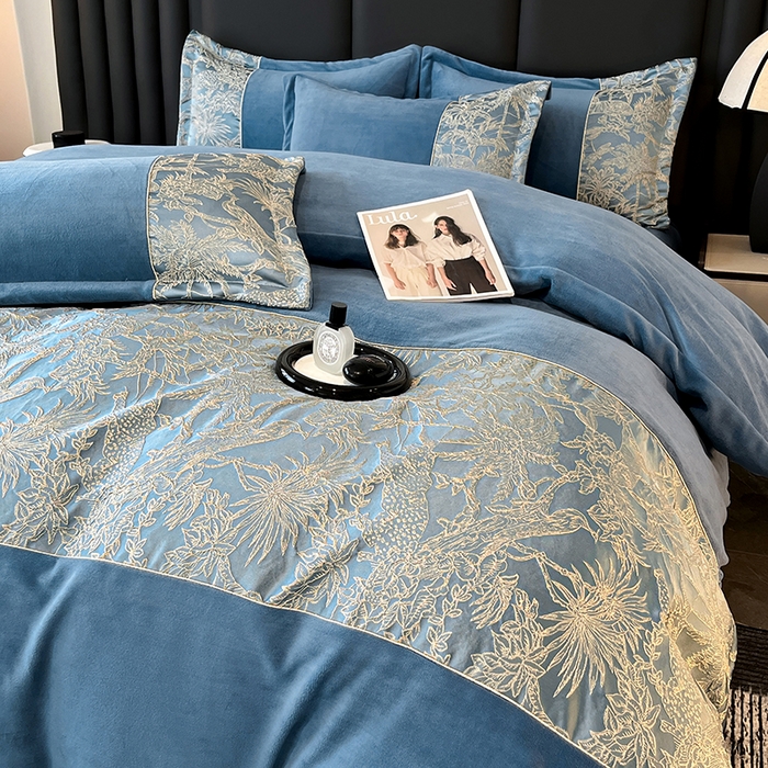 91家纺网 家纺一手货源 找家纺 富宁家纺 2025新款立体雕花牛奶绒绣花四件套-洛卡玫瑰系列 洛卡蓝