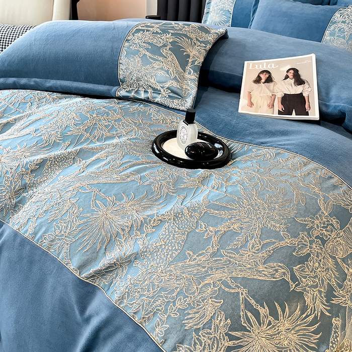 91家纺网 家纺一手货源 找家纺 富宁家纺 2025新款立体雕花牛奶绒绣花四件套-洛卡玫瑰系列 洛卡蓝