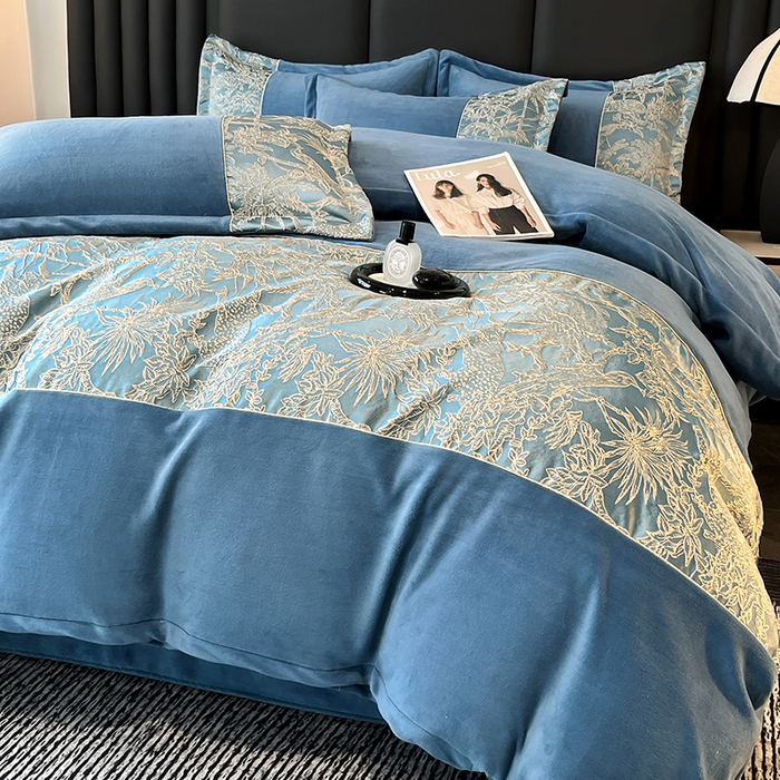 91家纺网 家纺一手货源 找家纺 富宁家纺 2025新款立体雕花牛奶绒绣花四件套-洛卡玫瑰系列 洛卡蓝