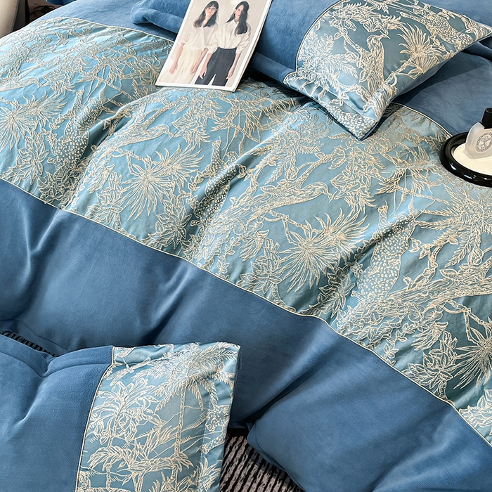 91家纺网 家纺一手货源 找家纺 富宁家纺 2025新款立体雕花牛奶绒绣花四件套-洛卡玫瑰系列 洛卡蓝