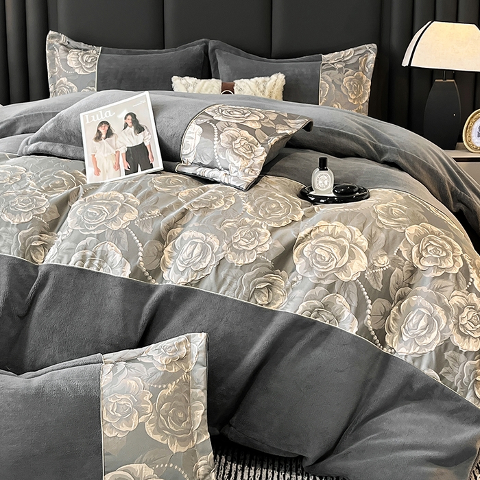 富宁家纺 2025新款立体雕花牛奶绒绣花四件套-洛卡玫瑰系列 玫瑰灰