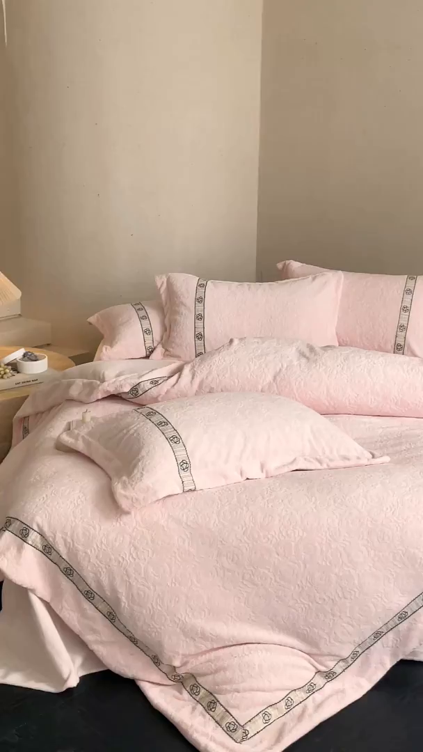 91家纺网 家纺一手货源 找家纺 （总）凯儿家纺 2025新款全消光牛奶绒法式公主风花边工艺款四件套-赫本