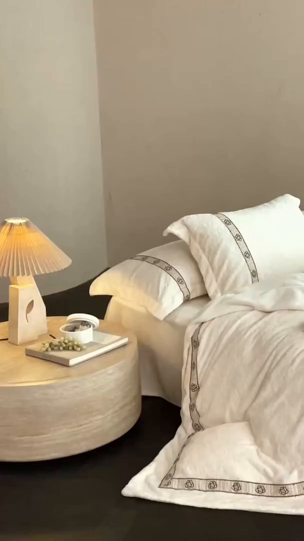 91家纺网 家纺一手货源 找家纺 凯儿家纺 2025新款全消光牛奶绒法式公主风花边工艺款四件套-赫本 赫本-米