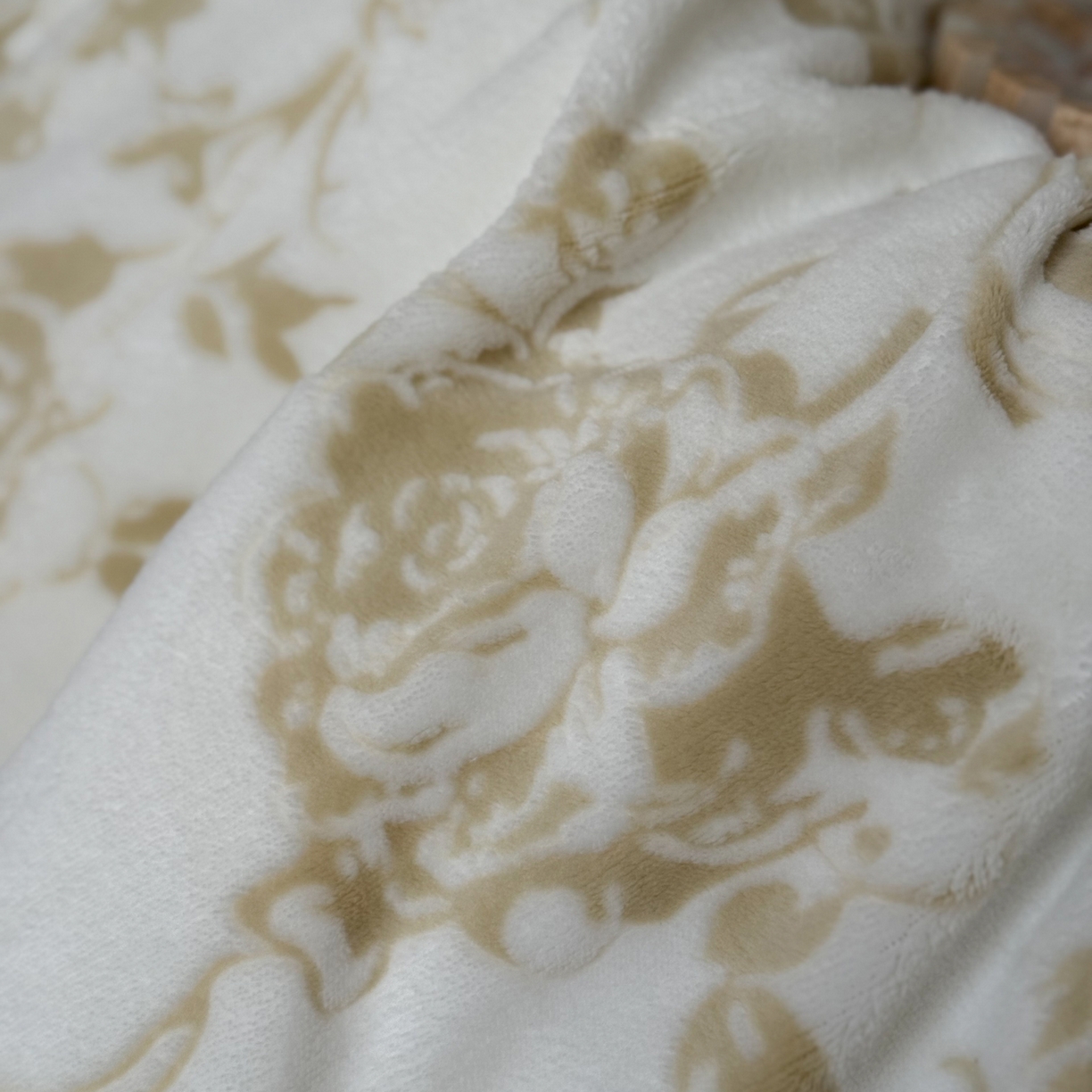 91家纺网 家纺一手货源 找家纺 （总）凯儿家纺 2025新款全消光牛奶绒法式公主风花边工艺款四件套-无人区玫瑰