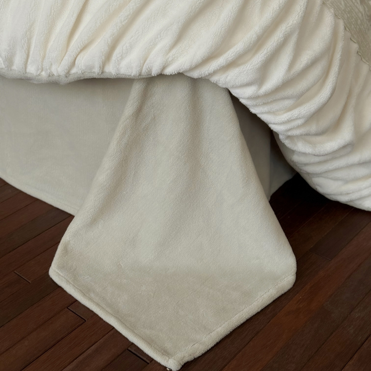 91家纺网 家纺一手货源 找家纺 凯儿家纺 2025新款全消光牛奶绒法式公主风花边工艺款四件套-蔷薇少女 蔷薇少女-绿