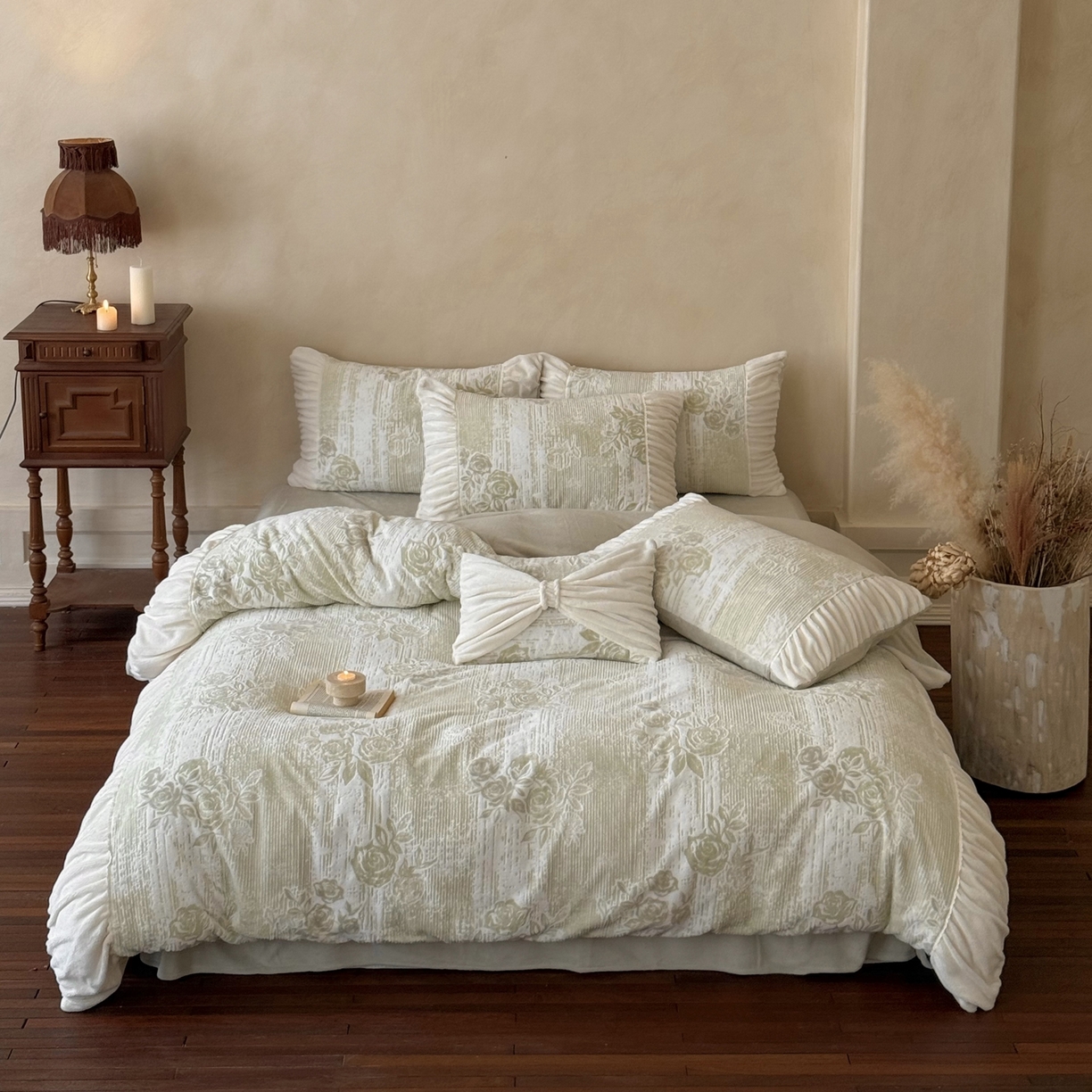 91家纺网 家纺一手货源 找家纺 凯儿家纺 2025新款全消光牛奶绒法式公主风花边工艺款四件套-蔷薇少女 蔷薇少女-绿