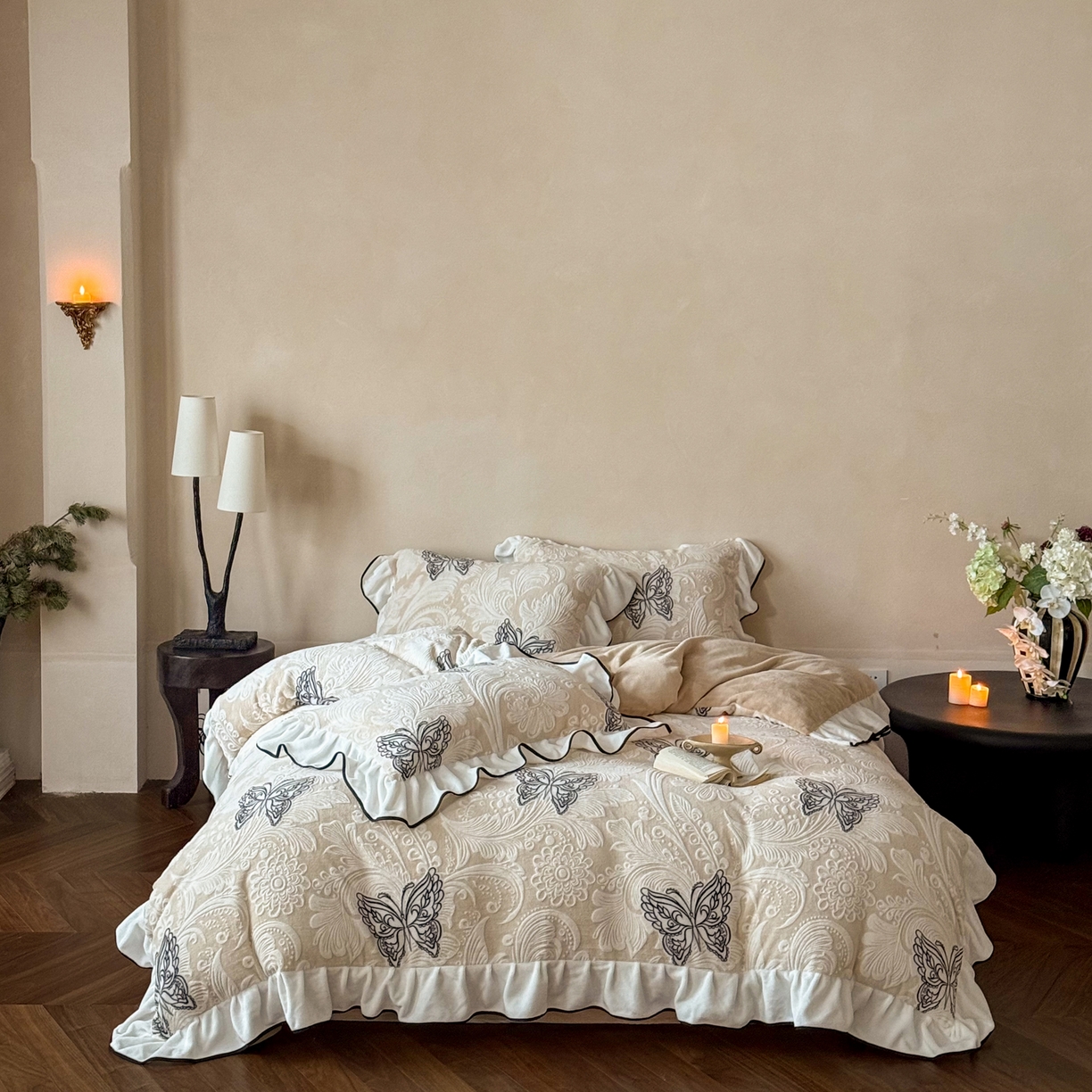 91家纺网 家纺一手货源 找家纺 （总）凯儿家纺 2025新款全消光牛奶绒法式公主风花边工艺款四件套-蝴蝶恋曲