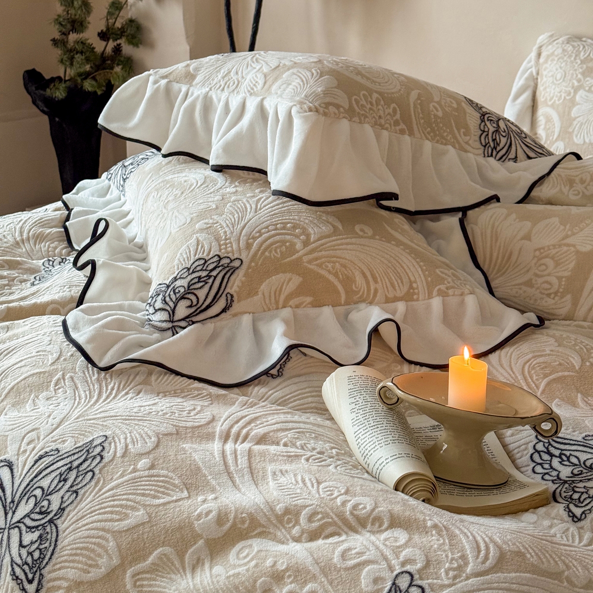 91家纺网 家纺一手货源 找家纺 （总）凯儿家纺 2025新款全消光牛奶绒法式公主风花边工艺款四件套-蝴蝶恋曲