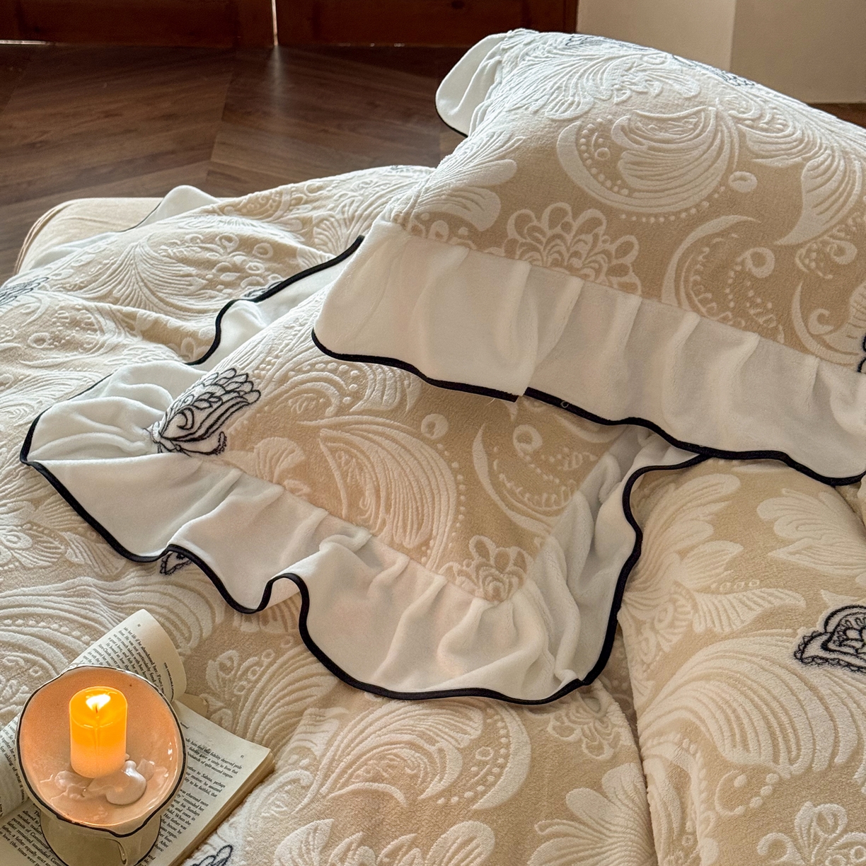 91家纺网 家纺一手货源 找家纺 （总）凯儿家纺 2025新款全消光牛奶绒法式公主风花边工艺款四件套-蝴蝶恋曲